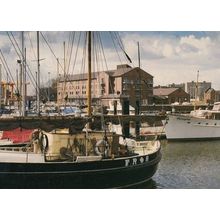 Hull Yorkshire Trusthouse Forte Hotel On Castle Street River Bank 1980s Postcard