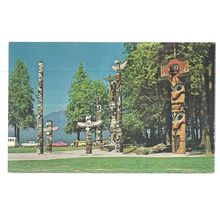 THE TOTEM POLES , STANLEY PARK, VANCOUVER, CANADA unused postcard Plastichrome =