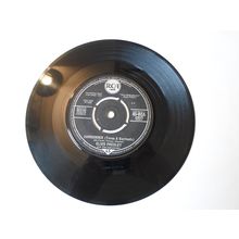 7" 1961 ELVIS PRESLEY.SURRENDER,RCA 1227. LONELY MAN. VERY GOOD CONDITION.