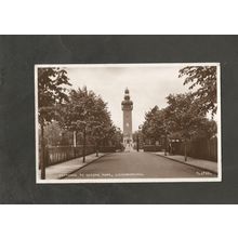 Postcard Leicestershire Loughborough Entrance to Queens Park