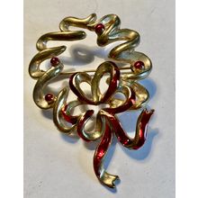 Christmas Gold and Red Wreath Pin 2 1/2 x 1 3/4"