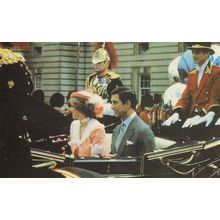 Princes Charles Princess Diana at Buckingham Palace Wedding Day 1981 Postcard