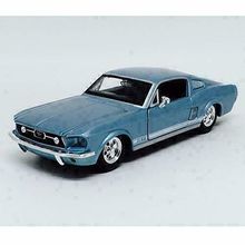 Maisto 1:24 Scale 1967 Ford Mustang GT Diecast Vehicle