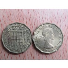 GB 1967 Elizabeth II Brass Threepence 3d Coin