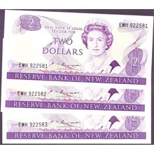 1985 - 1989 New Zealand Banknote 2 Dollars x 3 Russell Run of 3