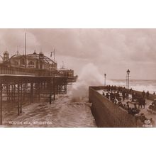EC824 BRIGHTON - ROUGH SEA . R/P POSTCARD