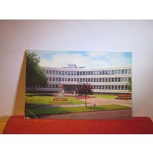 THE TOWN HALL, WALTON-ON-THAMES, SURREY unused postcard dated 1979 =