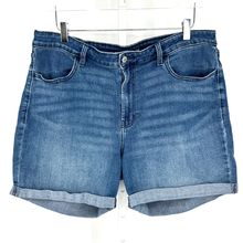Old Navy High-Rise WOW Jean Shorts Women’s Size 18 Pre-Owned Good Condition