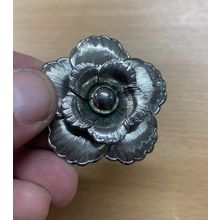 VINTAGE SILVER TONE METAL ROSE SHAPED BROOCH 14.5 GRAMS 4cm-WIDE (P3)
