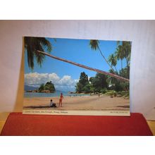 LOVERS' ISLE BEACH, BATU FERRINGHI, PENANG MALAYSIA unused postcard John Hinde =