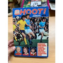 1973 "SHOOT ANNUAL 1974" GEORGE BEST UK FOOTBALL SOCCER ANNUAL HB BOOK (P4)