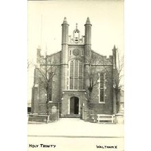 Hertfordshire WALTHAM CROSS Holy Trinity Church Postcard