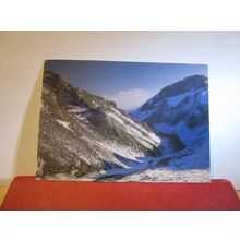 WINNATS PASS IN WINTER, CASTLETON, DERBYSHIRE unused postcard =