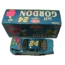 2000 Jeff Gordon 24 DUPONT Snoopy Peanuts Monte Carlo 1/24 Scale Diecast Action