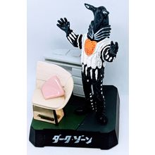 Ultra 7~Dark Zone Alien Pegassa Figurine