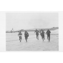 Battle Of Britain WW2 Plane Pilots Rush To Aircraft Military Postcard