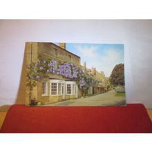 WISTARIA COTTAGE, BROADWAY WORCESTERSHIRE , used postcard by J. Salmon 1983 pm =