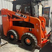 2.3 Tonne skid steer loader joystick controls Includes 4 in 1 bucket