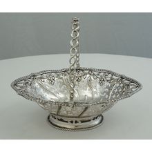 6" Swing Handled Epergne Sweetmeats Basket, London 1768, Thomas Foster, 152mm