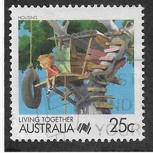 AUS 1988 25c 'LIVING TOGETHER - HOUSING' FINE USED (EBID67-162)