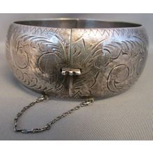 Antique Sterling Silver Puffy Hinged Bangle Cuff Bracelet 42.8 gr 1-1/8" Wide