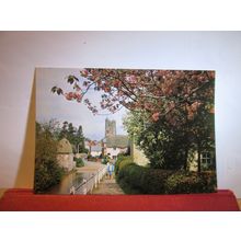 CASTLE STREET, CARISBROOKE, ISLE OF WIGHT. unused postcard dated 1988 =