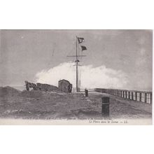 ED105 SAINT VALERY EN CAX - LE PHARE DANS LA LAME .LL PRINTED POSTCARD