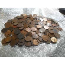 Bulk lot of Victoria to Elizabeth II farthings - over 260 coins.