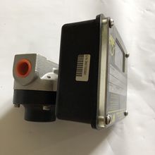NEW UFM UNIVERSAL FLOW MONITOR 02GM-4-300V.9-A3NR FLOW METER 1/2" NPT,AA