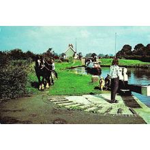 Northamptonshire STOKE BRUERNE Locks Postcard (KNBT 4794)