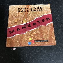 DARYL HALL & -JOHN OATES - Maneater - Delayed reaction - RCA-290 - 1-25