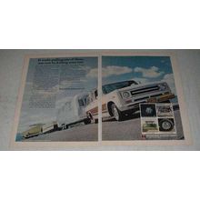 1970 International Harvester Travelall Ad - Pulling