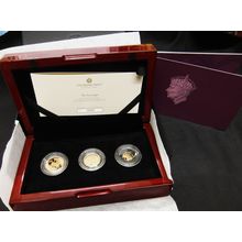 2023 Charles lll Coronation Issue 3 Coin Gold Sovereign set in Royal Mint Case