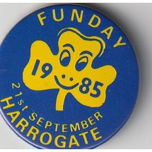Girl Guide Metal Pin Badge - Funday Harrogate 1985 - Used (BY120)