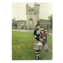 THE QUEEN'S PIPER AT BALMORAL CASTLE, SCOTLAND unused postcard royalty =