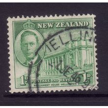 NEW ZEALAND 1946 SG 668 1d GREEN PARLIAMENT HOUSE FINE USED#4