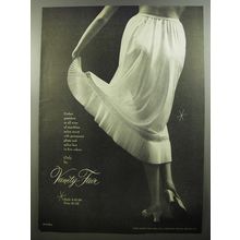 1952 Vanity Fair Pettiskirt Ad - photo by Mark Shaw - Perfect pettiskirt