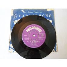7" 1957. LAURIE LONDON. HE'S GOT THE WHOLE WORLD WORLD IN HIS HANDS.NEAR MINT