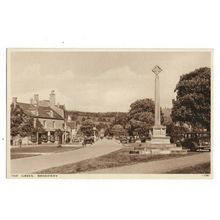 The Green And War Memorial, Broadway, Worcestershire, RP Postcard.