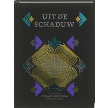 Uit De Schaduw