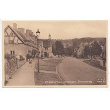 Elizabethan Cottages Broadway Worcestershire Postcard BWY32