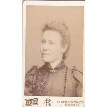 VICTORIAN CDV PHOTO- LADY, INVERTED HORSESHOE BROOCH BY T. RIGG, KENDAL
