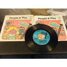 Sesame Street People & Play in Your Neighborhood CC75005 (1970, 45 RPM)