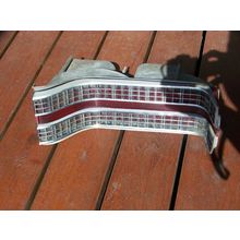 1968 CHRYSLER NEW YORKER RH TAILLIGHT COMPLETE OEM #2853446