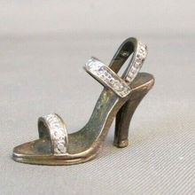 10K GOLD DIAMOND HI HEEL SHOE PENDANT CHARM 2.8grams .10 carats CTW HI-HEELED