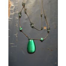 womens gold tone necklace with green beads & catseye pendant BNWT