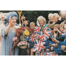 Queen Mother in Derby With Australia Schoolchildren 1990 Postcard