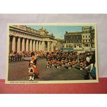 PIPES AND DRUMS IN EDINBURGH, SCOTLAND unused postcard Colourmaster /