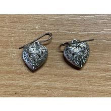 VINTAGE SILVER TONE HEART SHAPED HOOK EARRINGS 4.34 GRAMS 1.5cm TALL (P3)
