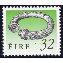 1990 Ireland Sg755 32p CHALK PAPER MOUNTED MINT (E27)